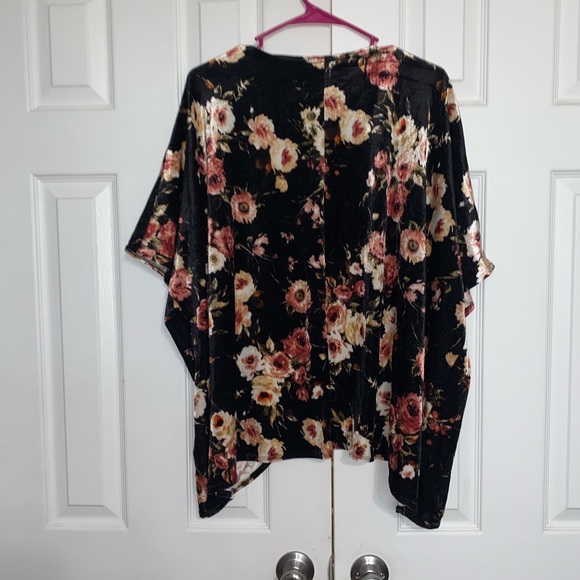 Velvet Floral Cardigan Brand LET THEM EAT CAKE size M - Picture 2 of 2